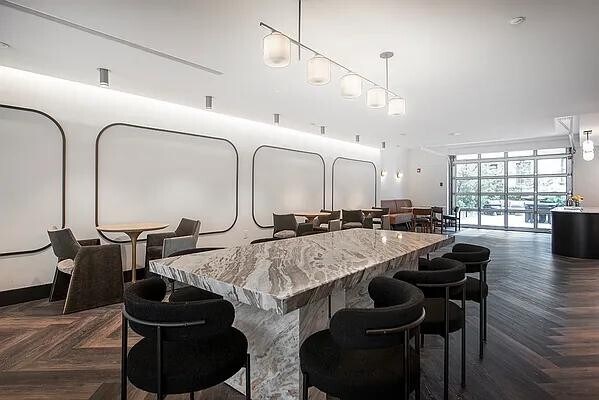 Building Photo - 260 W 26th St