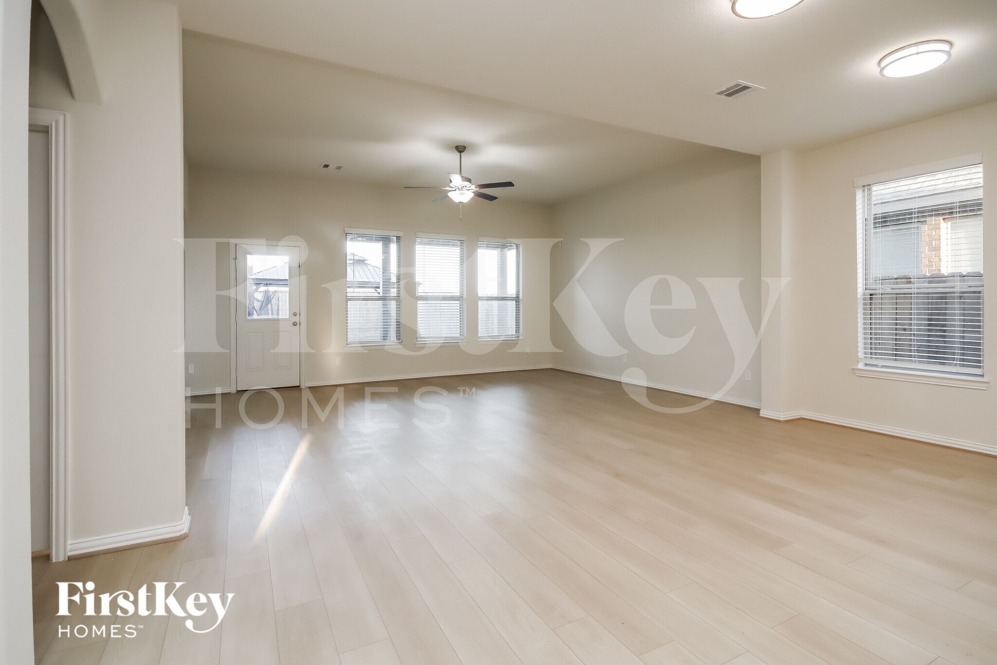 Building Photo - 2826 Torrey Pines Dr