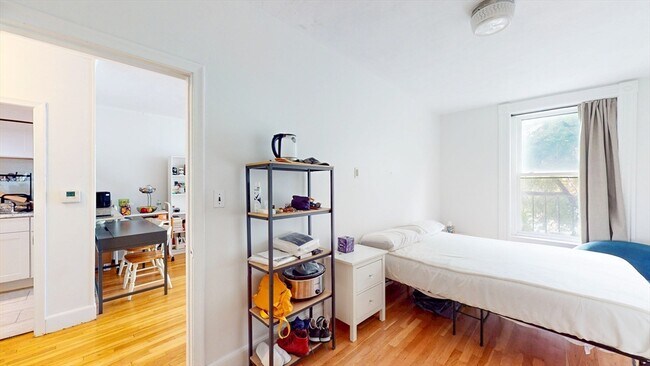 Building Photo - 513 Beacon St