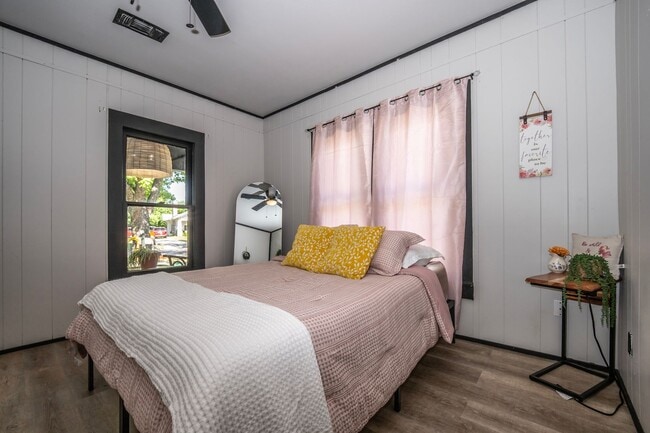 Building Photo - Three Bedroom Rental