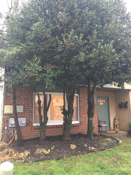 Exterior Front - 1115 Thomas Rd