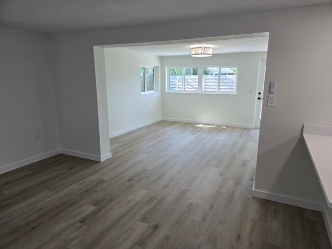 Building Photo - 3442 Fairview Dr
