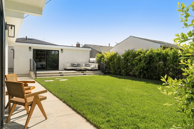 Building Photo - 6525 W 85th St