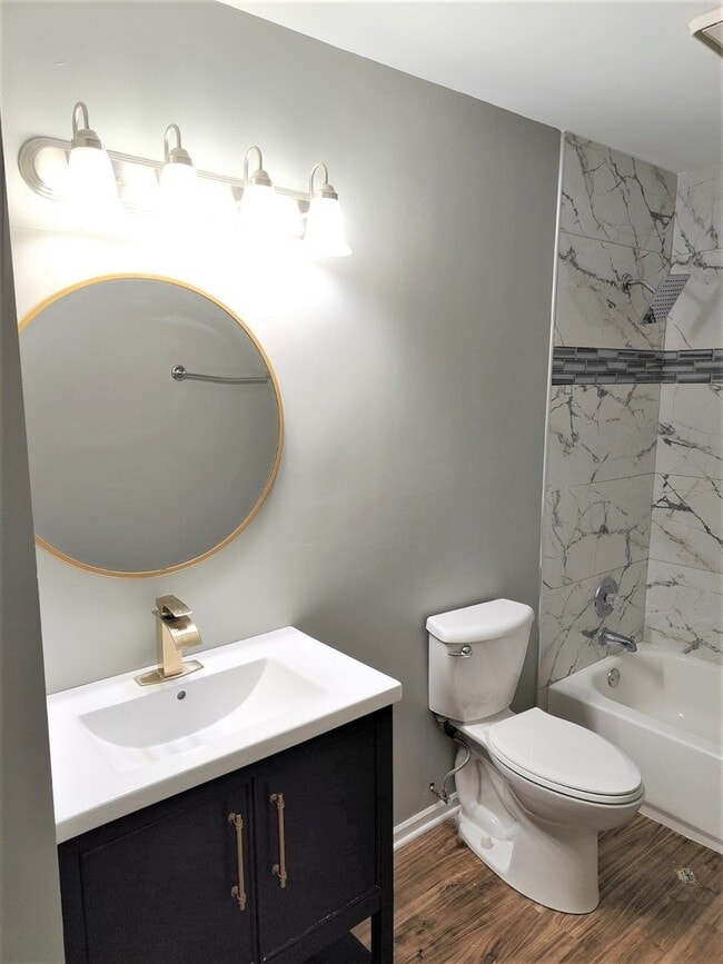 Building Photo - 21W581 North Ave