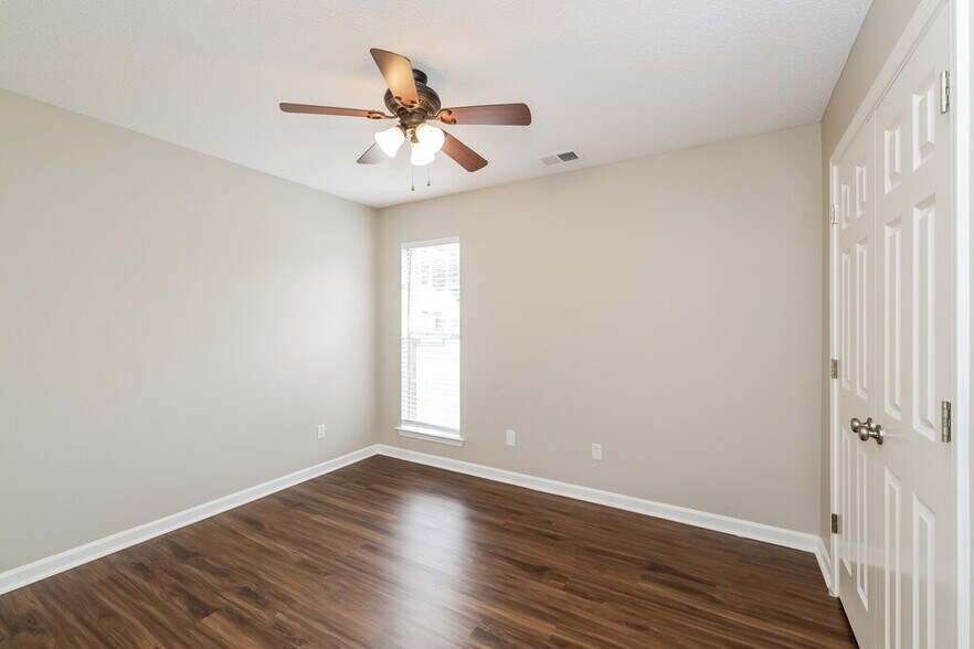 Building Photo - 13268 Sandbourne S