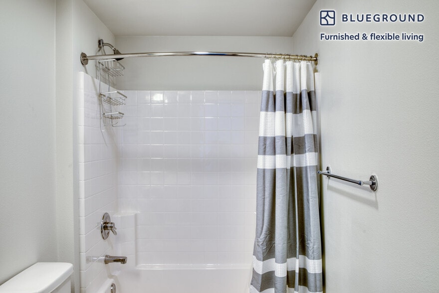 Building Photo - 15522 NE 22 Pl