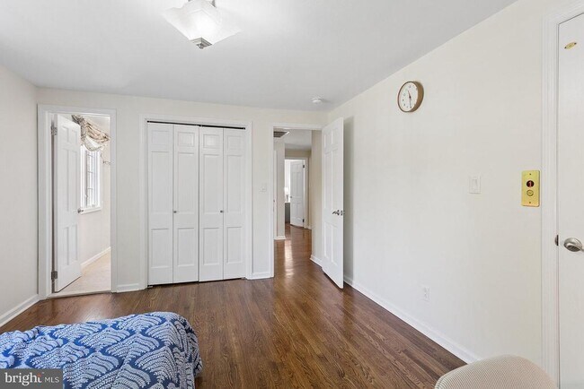 Building Photo - 226 Riverside Dr