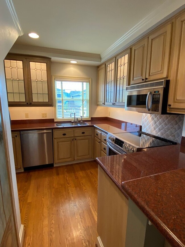 Building Photo - Stunning 2 Bedroom Townhouse Just Steps to...
