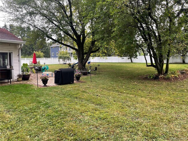 Building Photo - 291 N Little Tor Rd