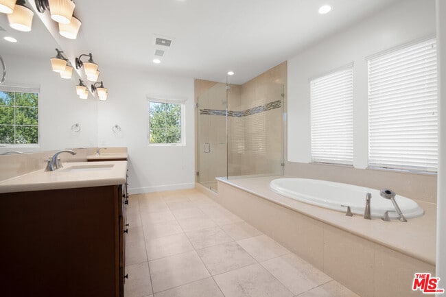 Building Photo - 18326 Columbus Cir