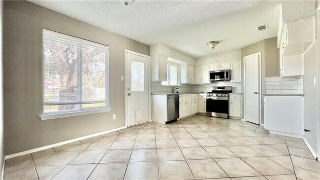 Building Photo - 11909 Hardwood Trail