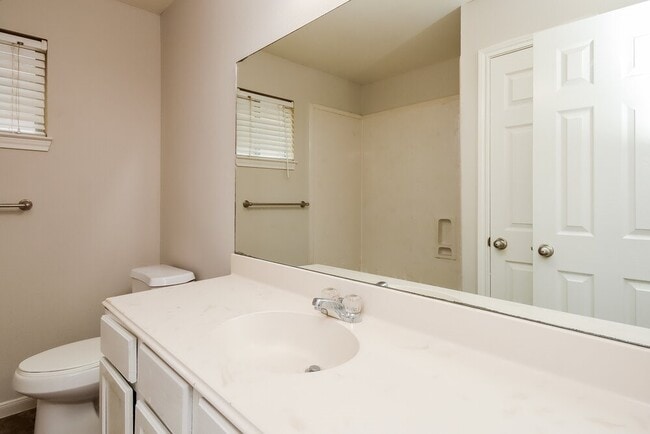 Building Photo - 4959 N Cancun Dr
