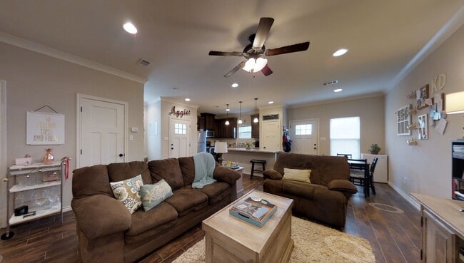 Building Photo - 1112 Oney Hervey Dr