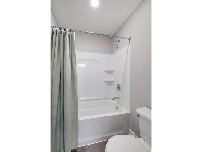 Building Photo - 6332 Apple Ct