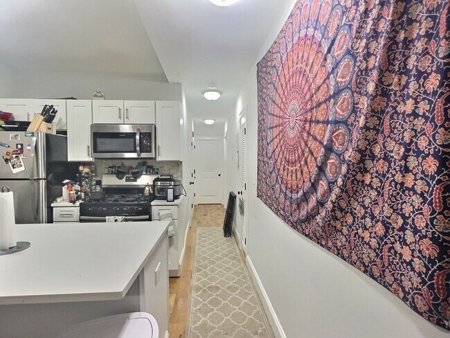 Primary Photo - 260 Paris St