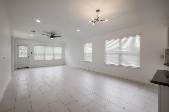 Building Photo - 2108 Kane Cove
