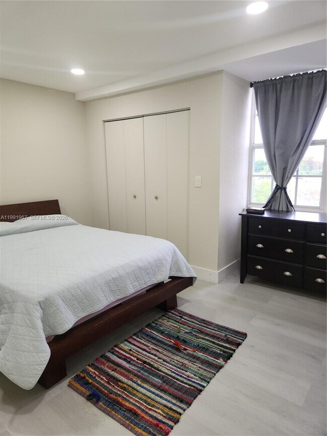 Building Photo - 3551 SW 9th Terrace