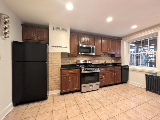 Building Photo - 136 Mercer St