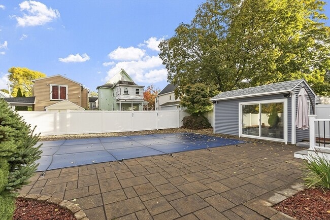 Building Photo - 17 Parker St