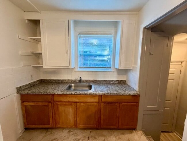 Building Photo - 3 Bedroom 1 1/2 Welcome Section 8