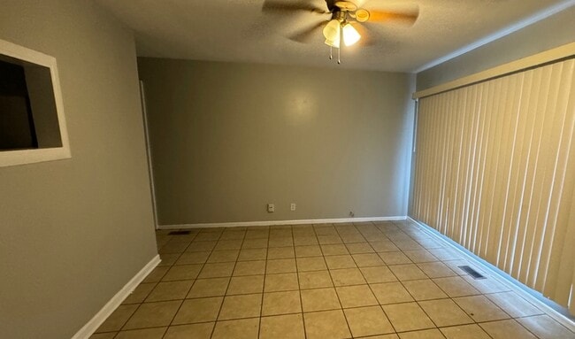 Building Photo - 3226 Wellington Ave