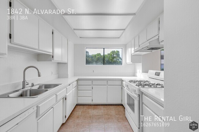 Building Photo - 1842 N Alvarado St