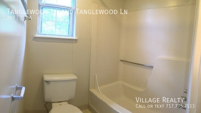 Building Photo - 446 Tanglewood Ln
