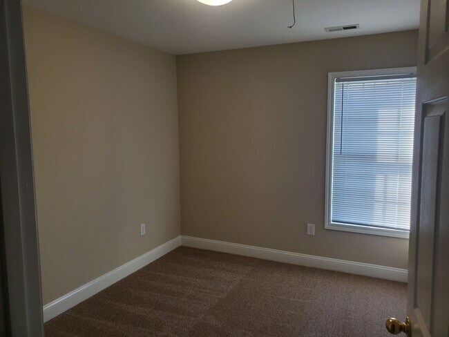 Building Photo - re2102m