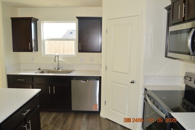 Building Photo - 644 Marshall Ln