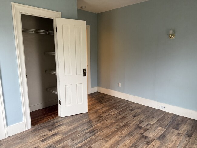 Building Photo - 9 Cowing St