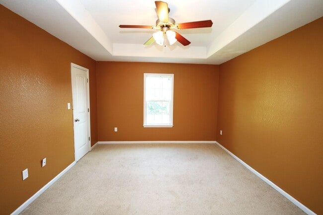 Building Photo - 5307 Vine Dr