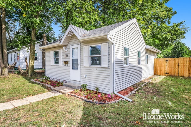 Building Photo - Cozy One-Story Home with 2 Bedrooms in River Park