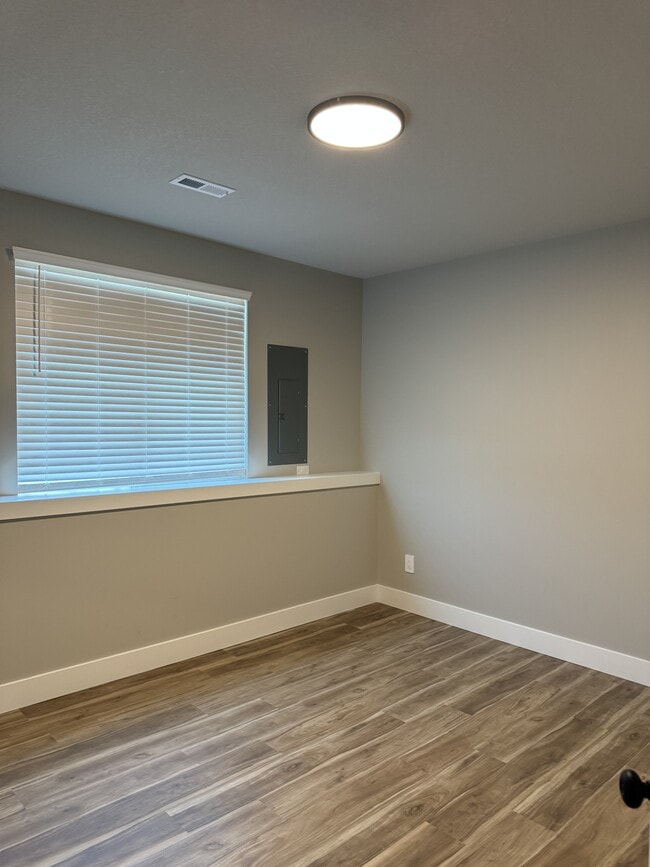 Building Photo - 672 Long Path Ct