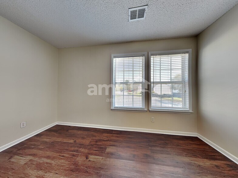 Building Photo - 7 Copperleaf Ct