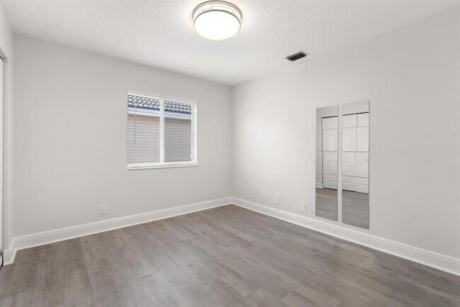 Building Photo - 5228 NW 112th Terrace