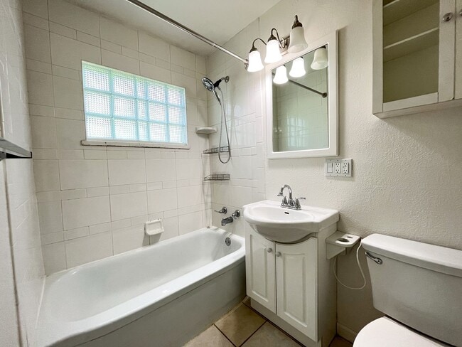 Building Photo - 3 bedroom maumee schools