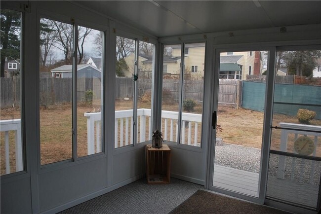 Building Photo - 161 Hadde Ave