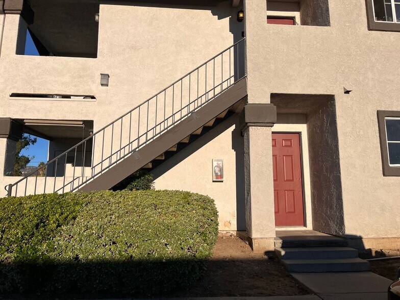 Building Photo - 16377 Lakeshore Dr