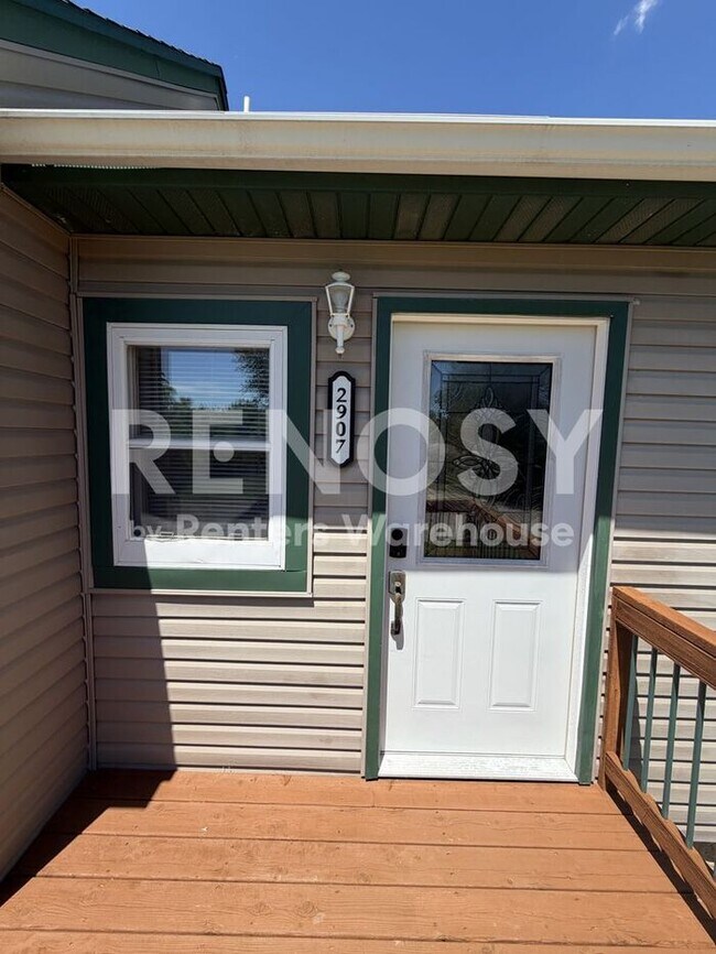 Building Photo - Availablae July 1st 4 Bedroom 2 Bath Single Family Home in Rochester