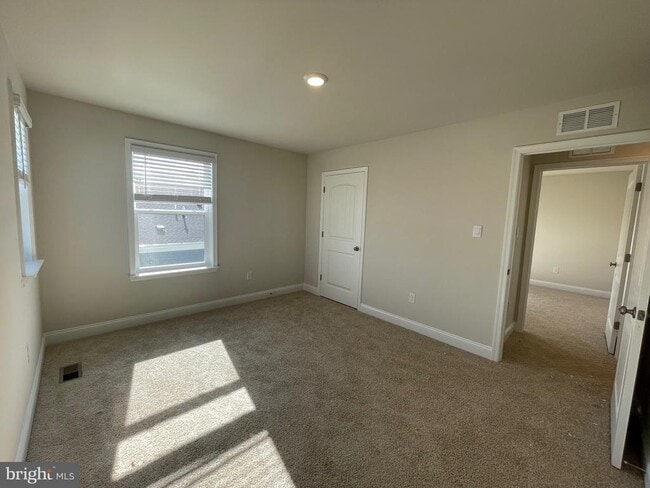 Building Photo - 33016 Blue Iris Rd