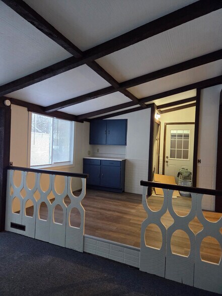 Building Photo - 309 W Main St