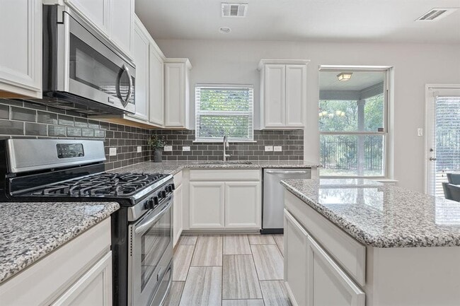 Building Photo - 307 Parkside Dr