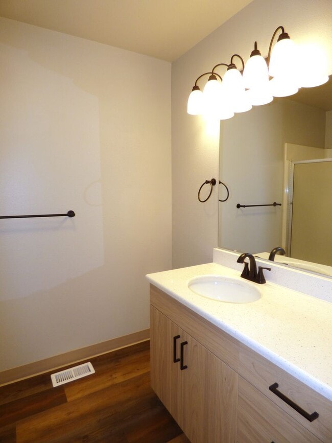 Building Photo - 3576-3578 Fisher Ct NE Salem, OR 97305