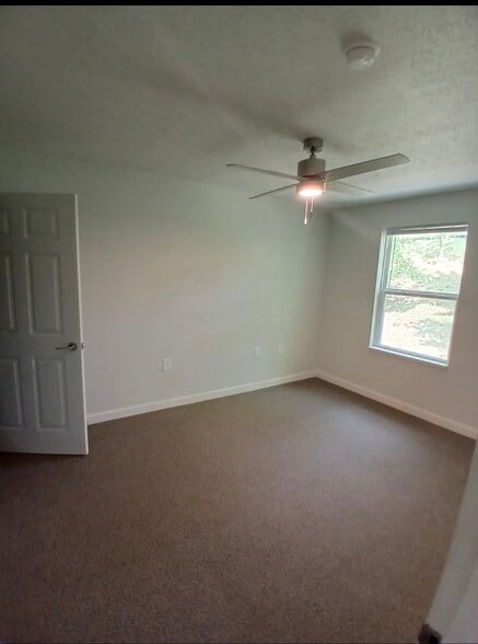 Building Photo - Deer Forest Apartments