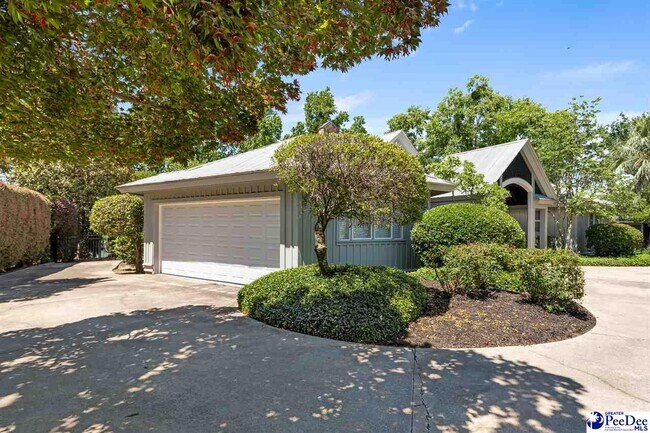 Building Photo - 3241 Lakeshore Dr