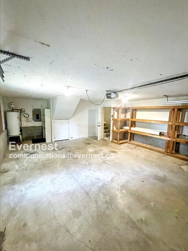 Building Photo - 703 Shady Glen Ct