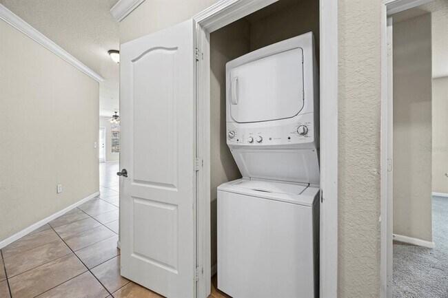 Building Photo - 903 Charo Pkwy