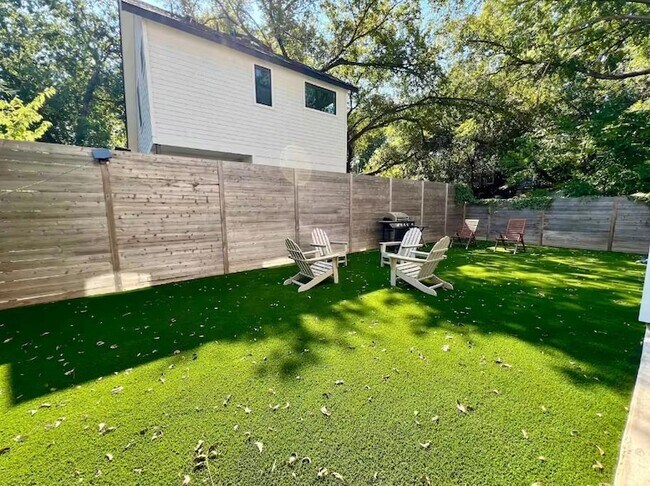 Building Photo - 2009 Canterbury St