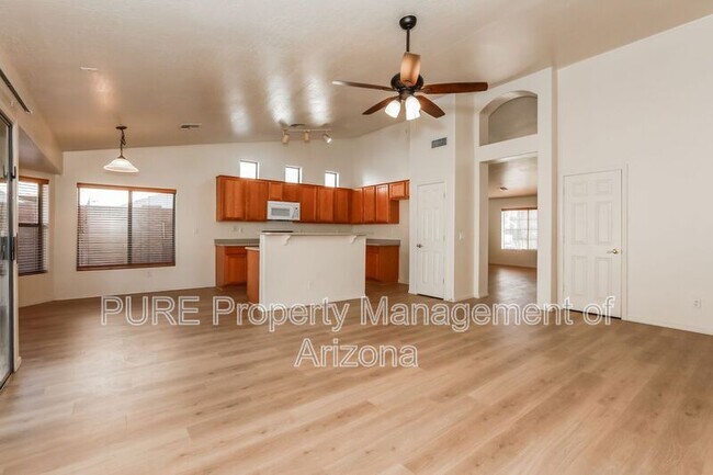 Building Photo - 10042 E Pantera Ave