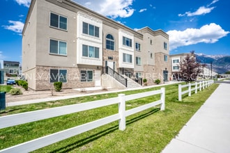 Building Photo - 722 E 500 S
